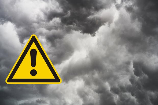 Met Office issues amber weather warning for thunderstorms in South East London TODAY (Canva)
